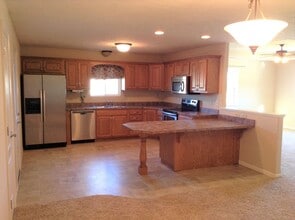 2724 Buttonwood Dr in Manhattan, KS - Building Photo - Building Photo