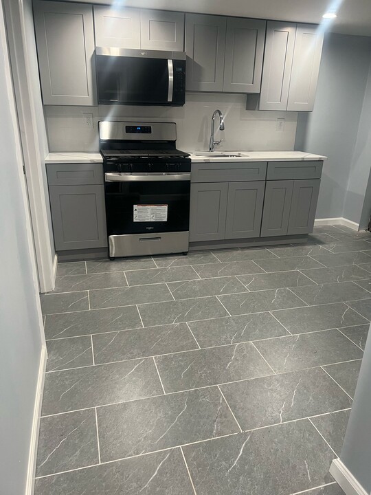 112 Chelsea Ave, Unit Ground Floor in Newark, NJ - Building Photo
