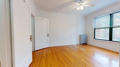 5500 S. Cornell Avenue in Chicago, IL - Foto de edificio - Building Photo