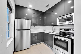 8335 Crespi Blvd in Miami, FL - Building Photo - Building Photo