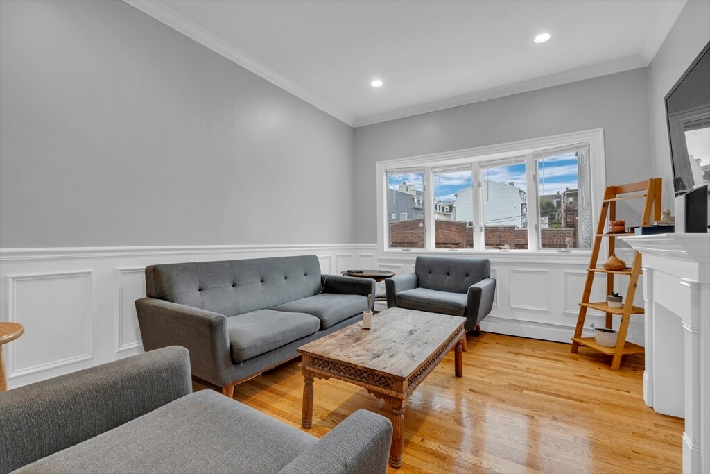 681 E 8th St, Unit 1 in Boston, MA - Building Photo