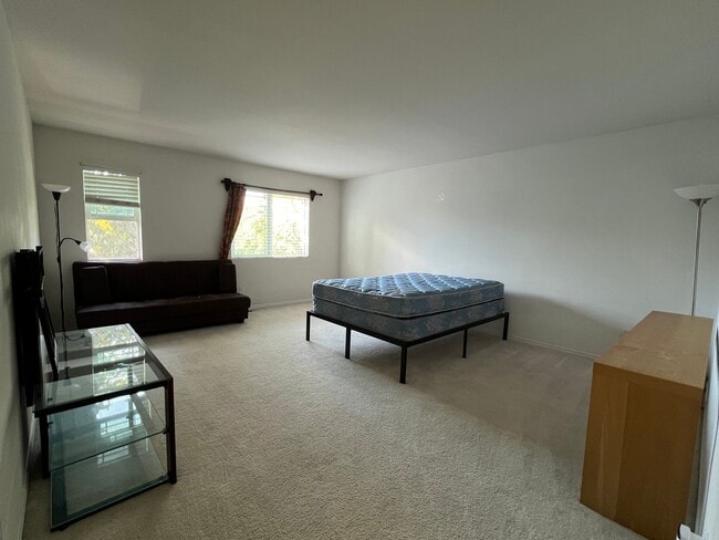 6618 Francis Ave SE, Unit 1