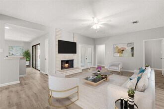 6802 Vialinda Dr in Houston, TX - Building Photo - Building Photo
