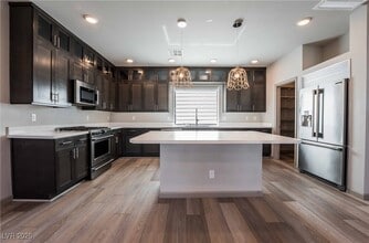 8115 Carpenter Creek Ave in Las Vegas, NV - Building Photo - Building Photo