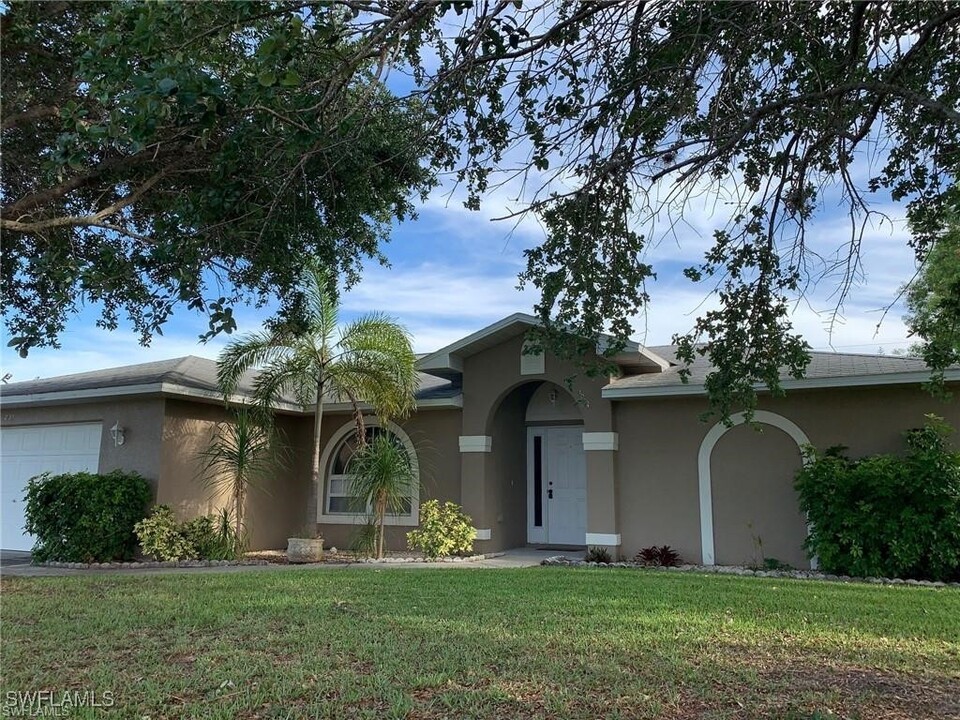 231 SE 31st Terrace in Cape Coral, FL - Building Photo