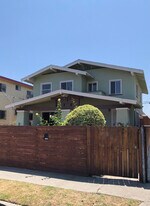 1386 W 38th St, Unit 1386 in Los Angeles, CA - Building Photo