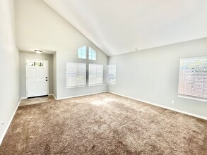 585 Boysenberry Way in Oceanside, CA - Building Photo - Building Photo