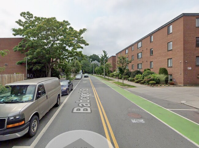 222 Babcock St, Unit #1G in Brookline, MA - Foto de edificio - Building Photo