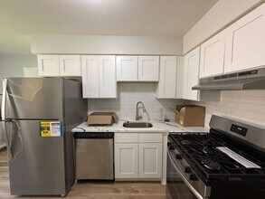 9662 Golf Terrace in Des Plaines, IL - Building Photo - Building Photo