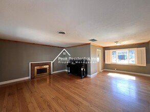 3240 St Mathews Dr in Sacramento, CA - Building Photo - Building Photo