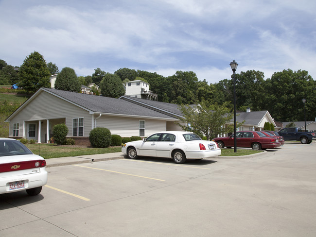 Aviemore Village in Clyde, NC - Building Photo - Building Photo