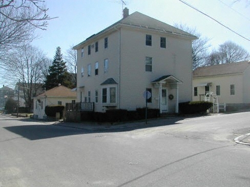 30 McNiff St in West Warwick, RI - Building Photo