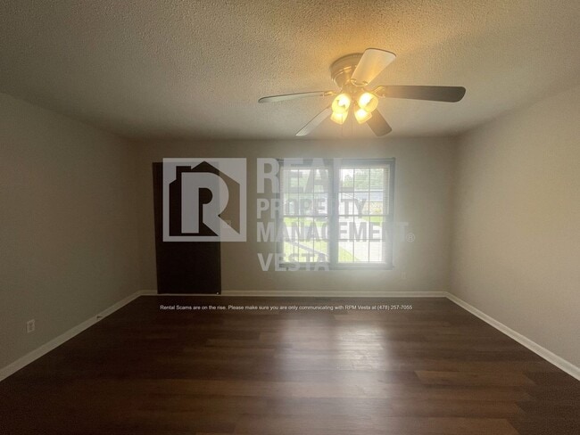 211 Burns Dr in Warner Robins, GA - Building Photo - Building Photo