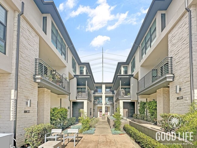 property at 2842 Via Alta Pl