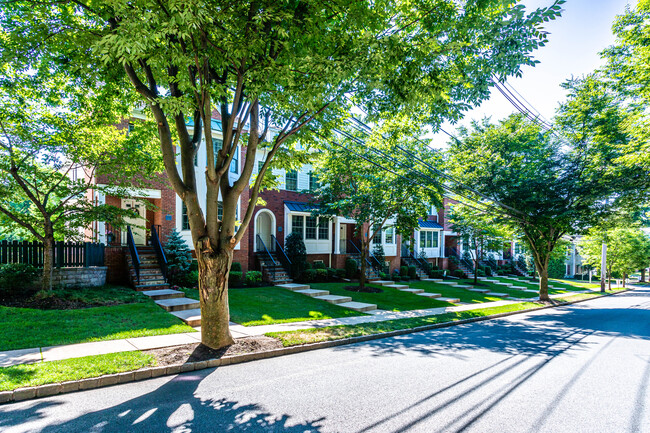 10 Cook Ave in Madison, NJ - Building Photo - Building Photo