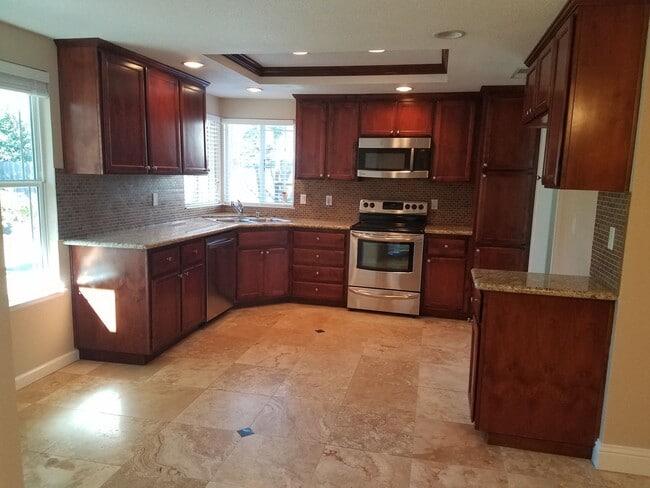 1116 Oak Ridge Dr in Roseville, CA - Building Photo - Building Photo