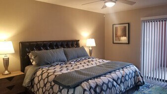 12222 N Paradise Vlg Pkwy S in Phoenix, AZ - Building Photo