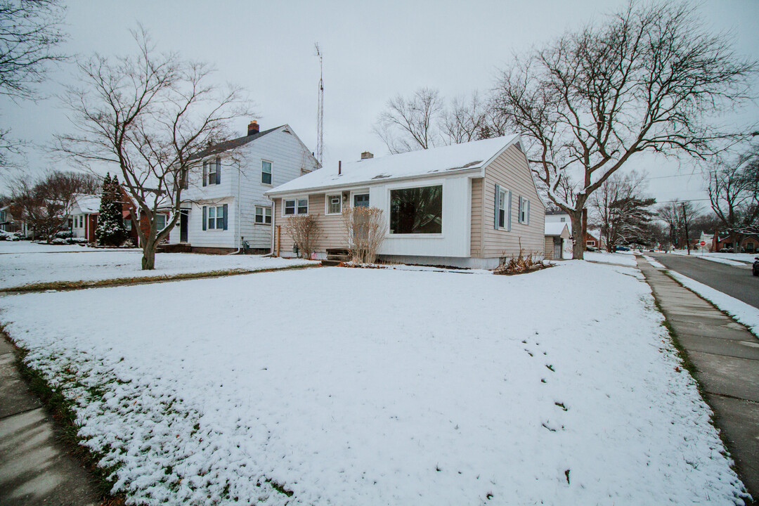 4253 Garrison Rd in Toledo, OH - Foto de edificio