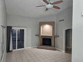 517 Inness Ave in Henderson, NV - Foto de edificio - Building Photo