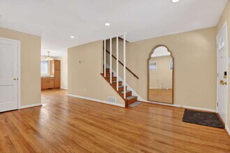 2207 Sweetbriar Dr in Alexandria, VA - Building Photo - Building Photo