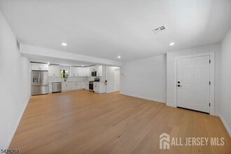 3 Meadow Rd in Edison, NJ - Building Photo - Building Photo