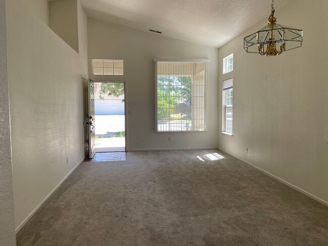 7915 Jacinto Rd in Elk Grove, CA - Building Photo - Building Photo