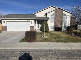 8776 W Mediterranean Ct in Boise, ID - Building Photo
