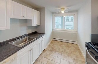 121 Johnson St, Unit Unit 2L in Lynn, MA - Building Photo - Building Photo