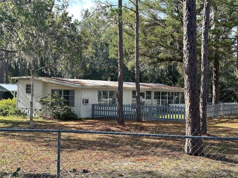 5900 S Oakridge Dr in Homosassa, FL - Building Photo