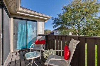 867 E Carriage Ln in Palatine, IL - Building Photo - Building Photo