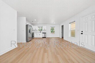 5512 Crockett Ct in Keystone Heights, FL - Foto de edificio - Building Photo