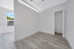 1036 SW 5th St in Miami, FL - Building Photo