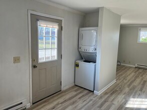 929 E Clay St, Unit 929A in Whitewater, WI - Foto de edificio - Building Photo