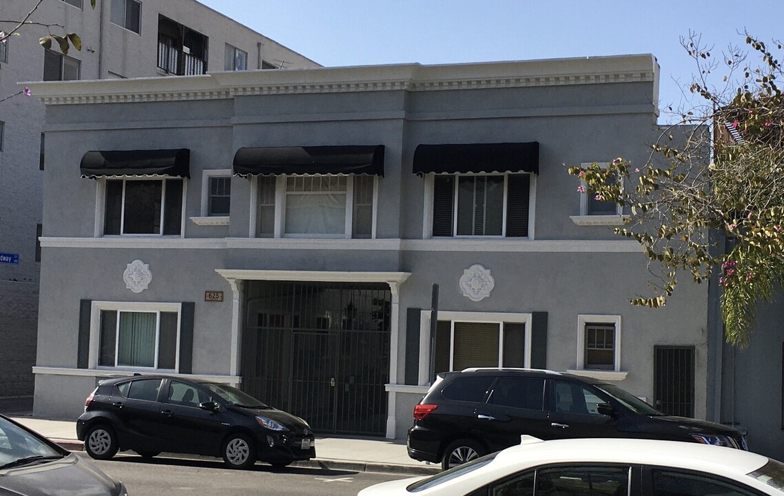 625 E Broadway in Long Beach, CA - Building Photo