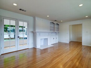 7101 W 85th St in Los Angeles, CA - Building Photo - Building Photo