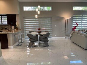 10101 NW 5th St in Plantation, FL - Building Photo - Building Photo