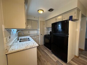 3952 S 43rd St-Unit -LOWER in Milwaukee, WI - Building Photo - Building Photo