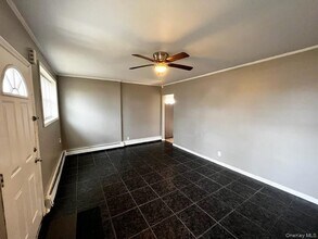 180 Elmwood St in Valley Stream, NY - Building Photo - Building Photo