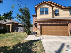 303 Rosalie Dr in New Braunfels, TX - Building Photo