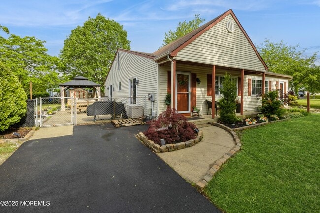 560 Innkeeper Ln in Toms River, NJ - Building Photo - Building Photo