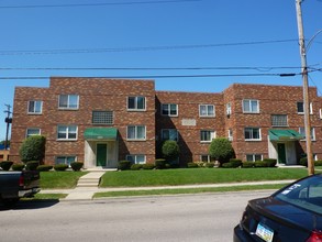 Oakview Manor in Dayton, OH - Building Photo - Building Photo