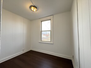 181 Myrtle Ave, Unit 2 in Jersey City, NJ - Foto de edificio - Building Photo