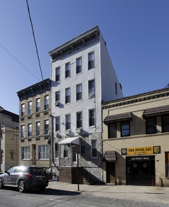 710 Jefferson St in Hoboken, NJ - Building Photo