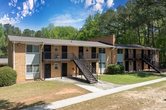 Hollywood Shawnee Apartments in Atlanta, GA - Building Photo - Building Photo