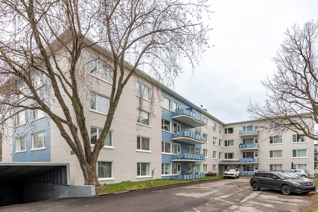 1060 Raymond-Casgrain St in Québec, QC - Building Photo