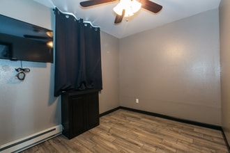 567 Loras Blvd in Dubuque, IA - Building Photo - Building Photo