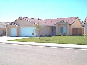 13735 Deleon Ave in Gustine, CA - Building Photo - Building Photo