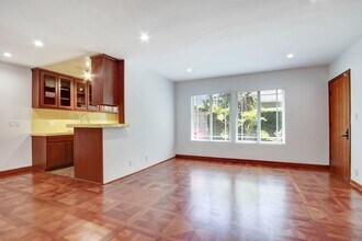 807 5th St in Santa Monica, CA - Foto de edificio - Building Photo