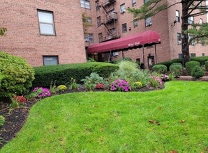 130 Orient Way, Unit 5A in Rutherford, NJ - Foto de edificio - Building Photo