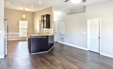 648 Piney Woods Rd in Owens Cross Roads, AL - Foto de edificio - Building Photo